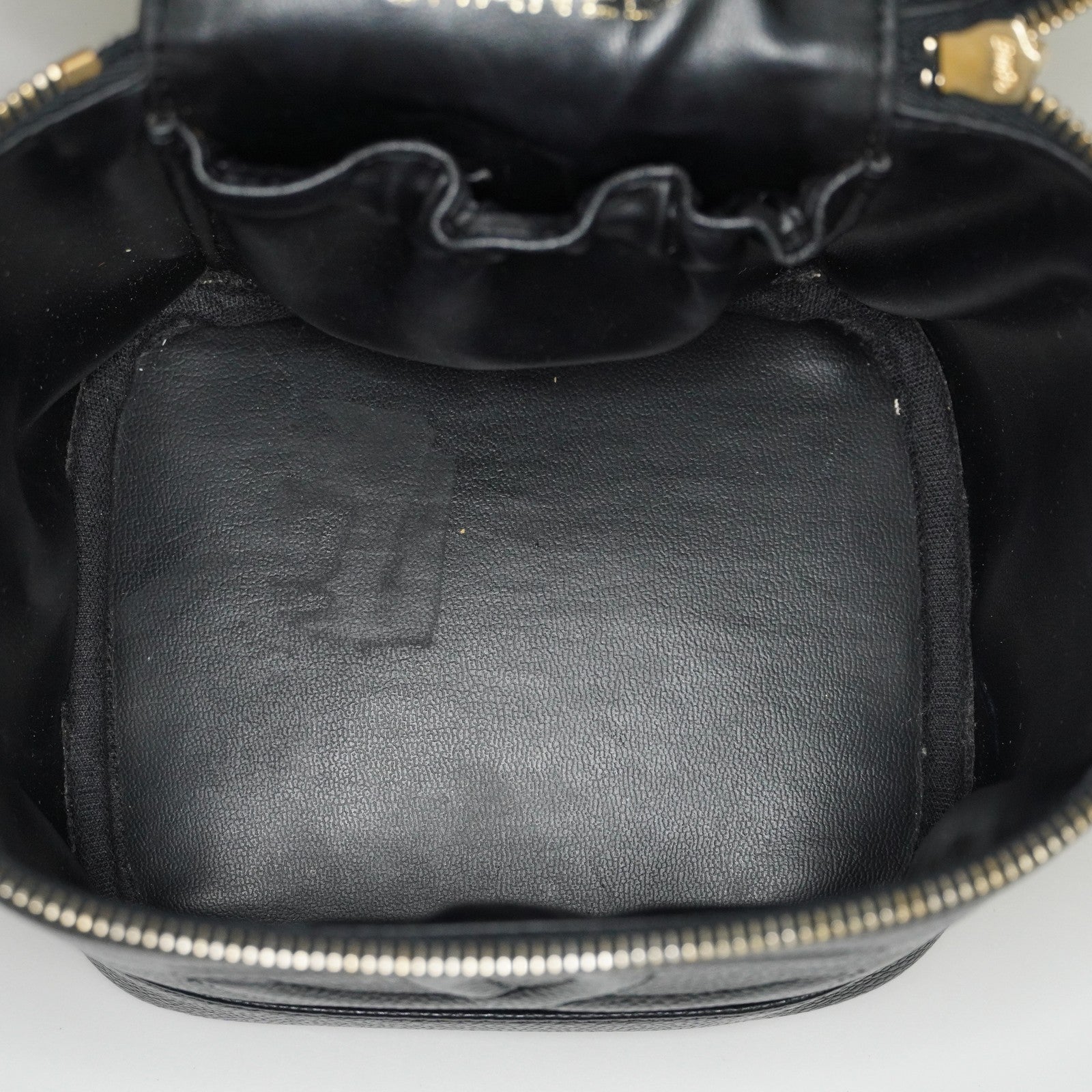 Chanel Caviar Skin Vanity Bag Top Handle 19cm Black Gold HW CC Used 08E066380006