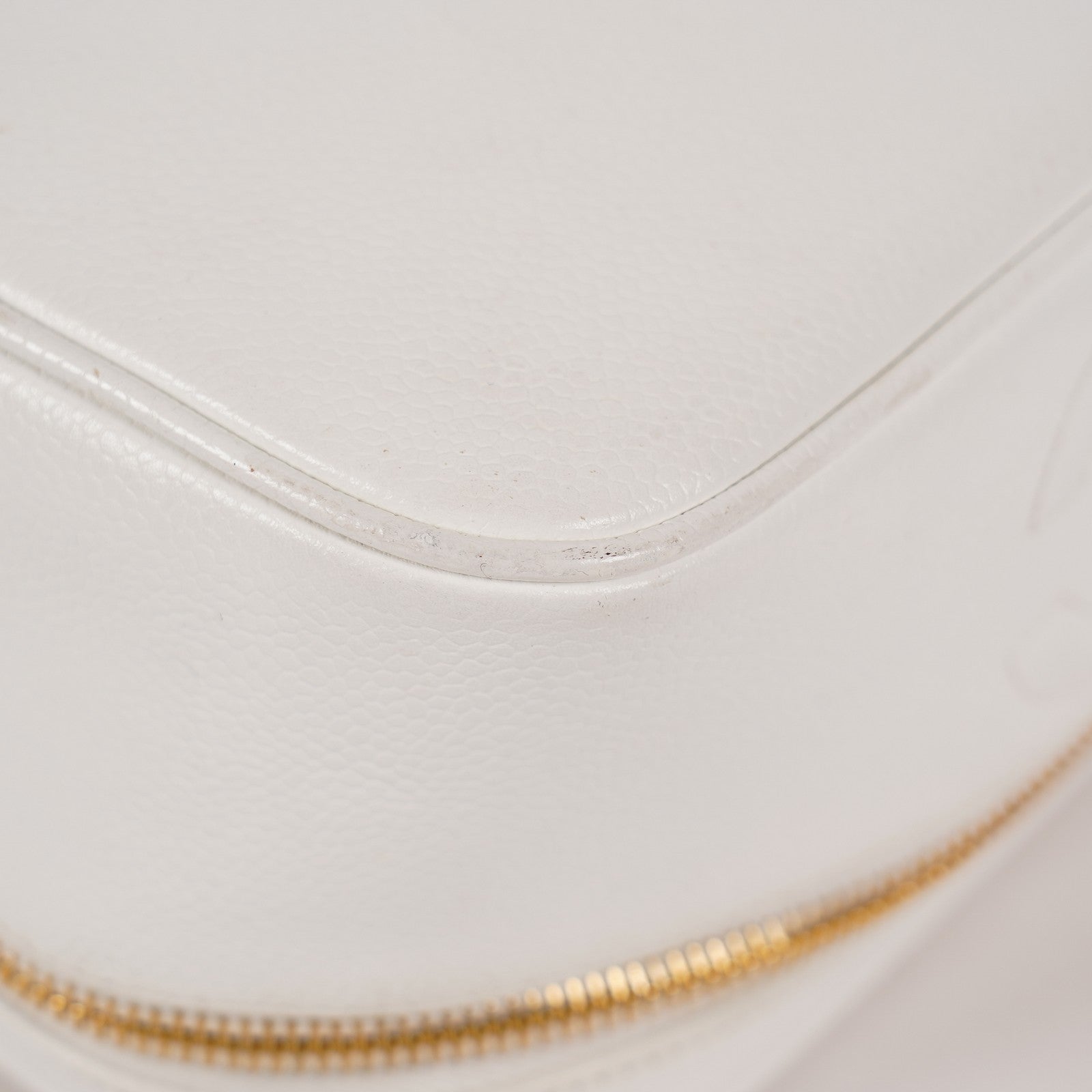 Chanel Caviar Skin White Vanity Case Cosmetic Pouch CC Logo Used 06E105830030