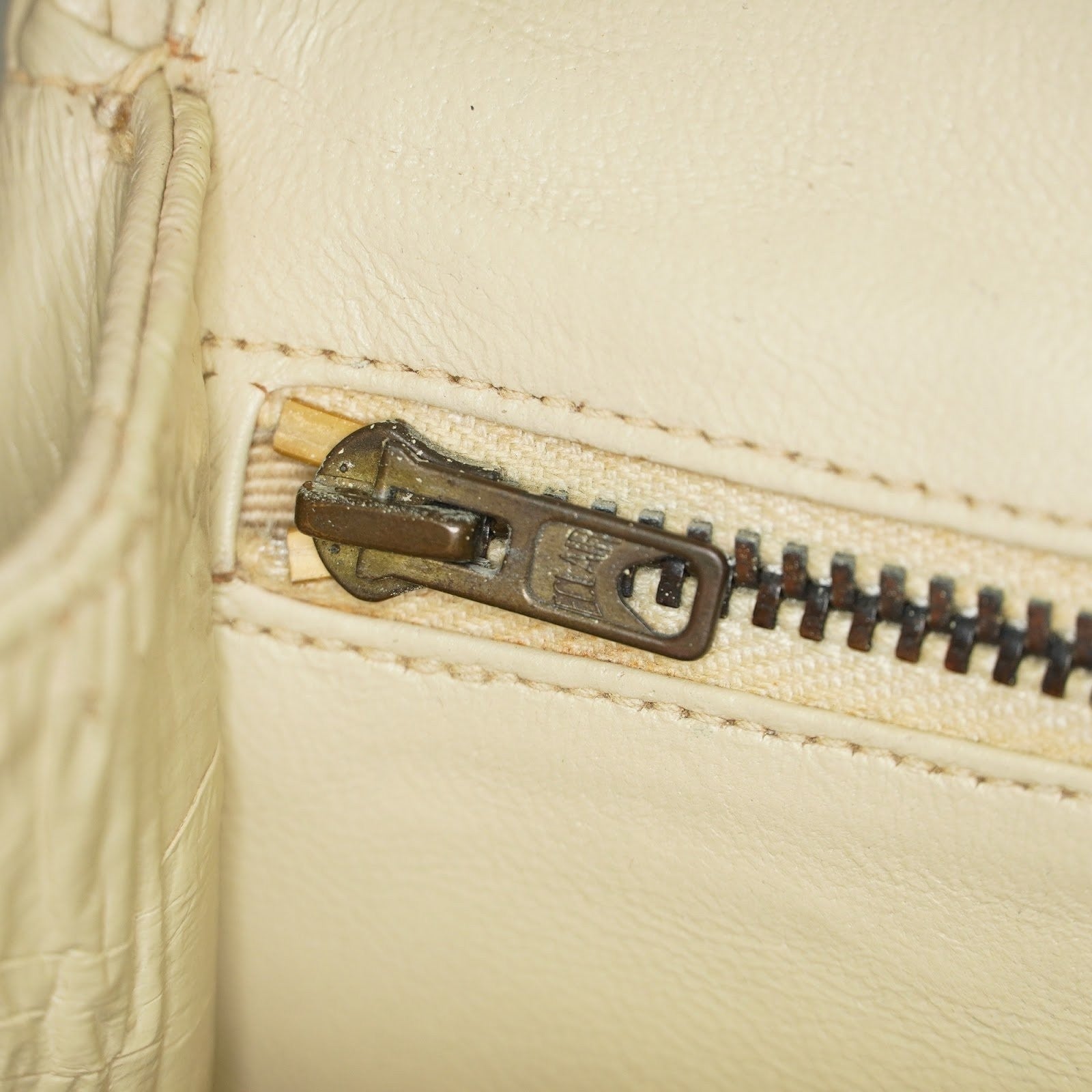 CHANEL Vintage V Stitch Flap Chain Shoulder Bag 25cm Beige Lambskin 08E077370012