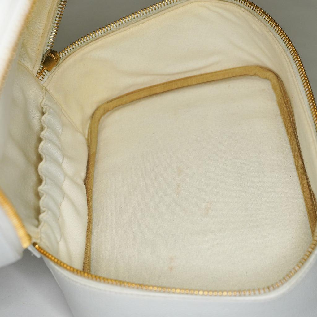 Chanel Caviar Skin White Vanity Case Cosmetic Pouch CC Logo Used 06E105830030