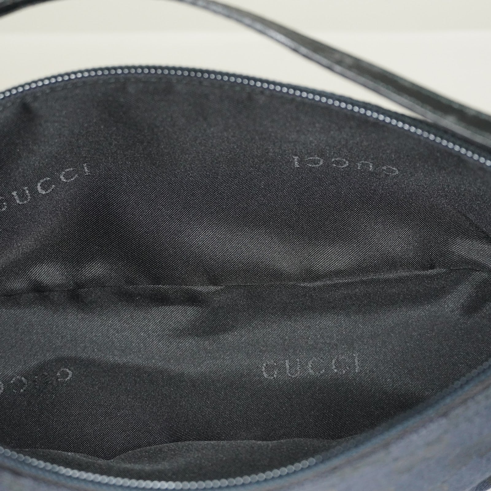 GUCCI GG Canvas Boat Pochette Shoulder Bag 22cm Black Vintage Used 08E172090010