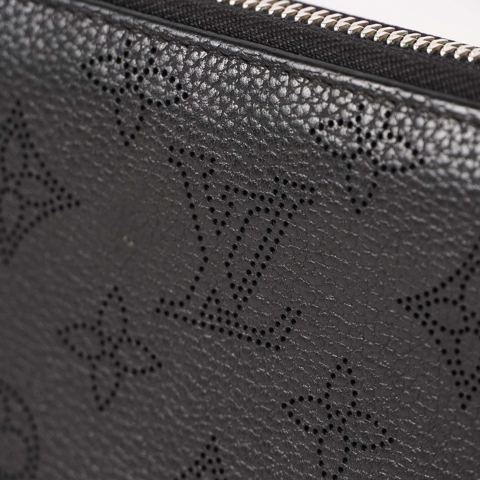 Louis Vuitton Monogram Mahina Zippy Zip-Around Wallet M61867 Noir 03T022500009