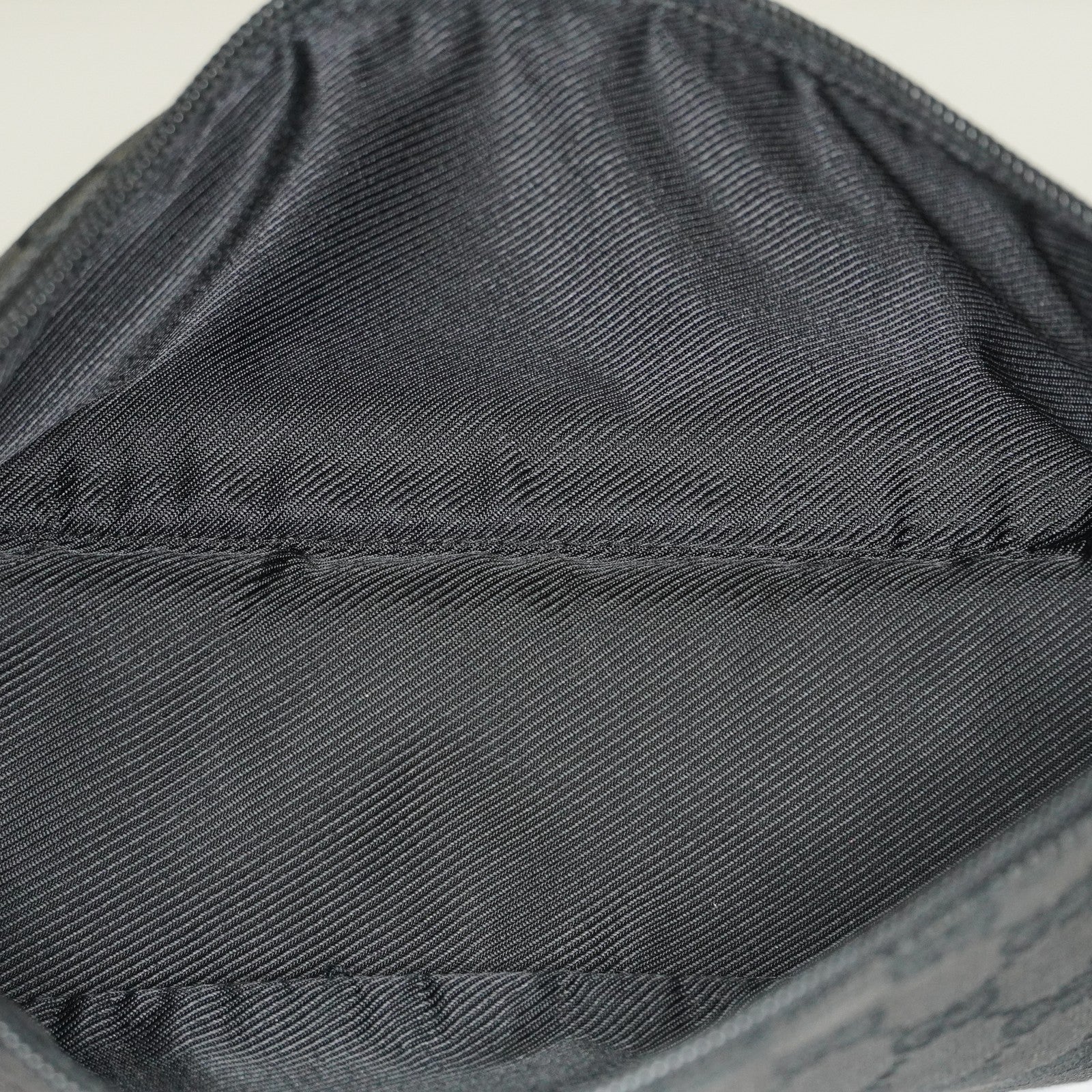 Gucci GG Canvas Boat Pochette 22cm Black Leather Trim Vintage Used 07E022310029