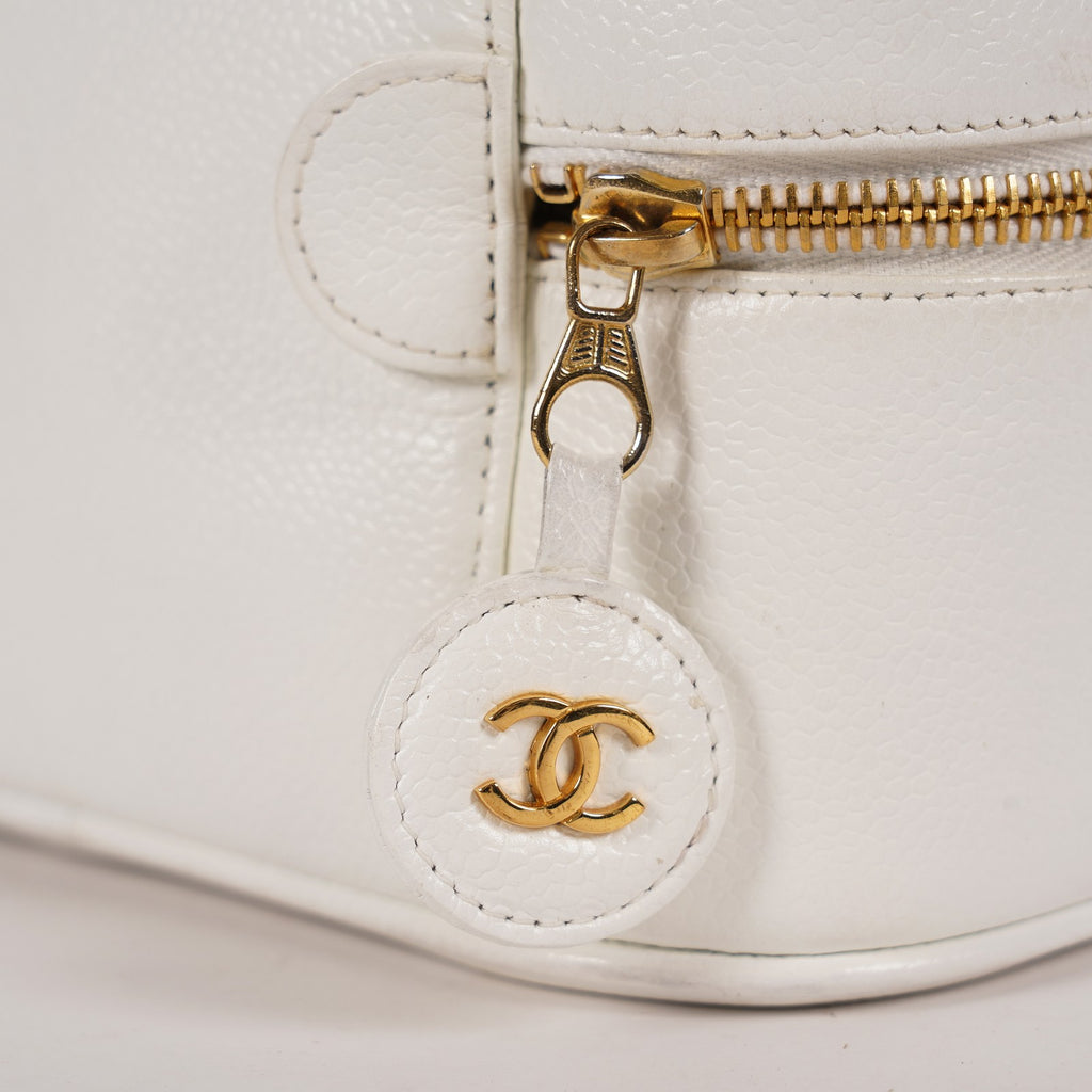 Chanel Caviar Skin White Vanity Case Cosmetic Pouch CC Logo Used 06E105830030