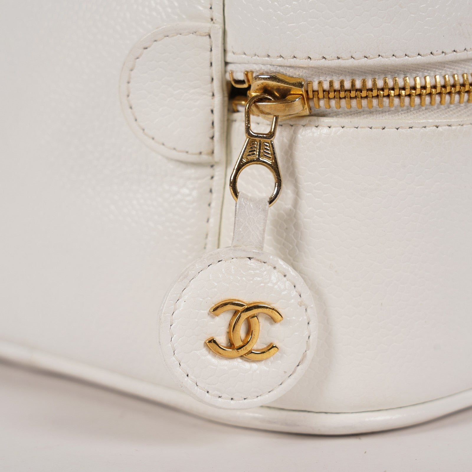 Chanel Caviar Skin White Vanity Case Cosmetic Pouch CC Logo Used 06E105830030