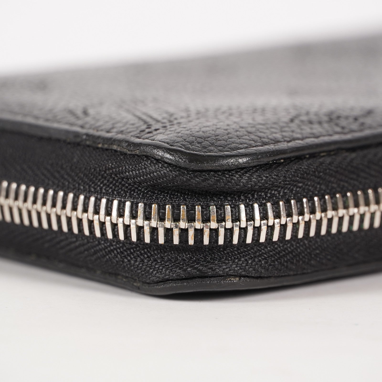 Louis Vuitton Monogram Mahina Zippy Zip-Around Wallet M61867 Noir 03T022500009