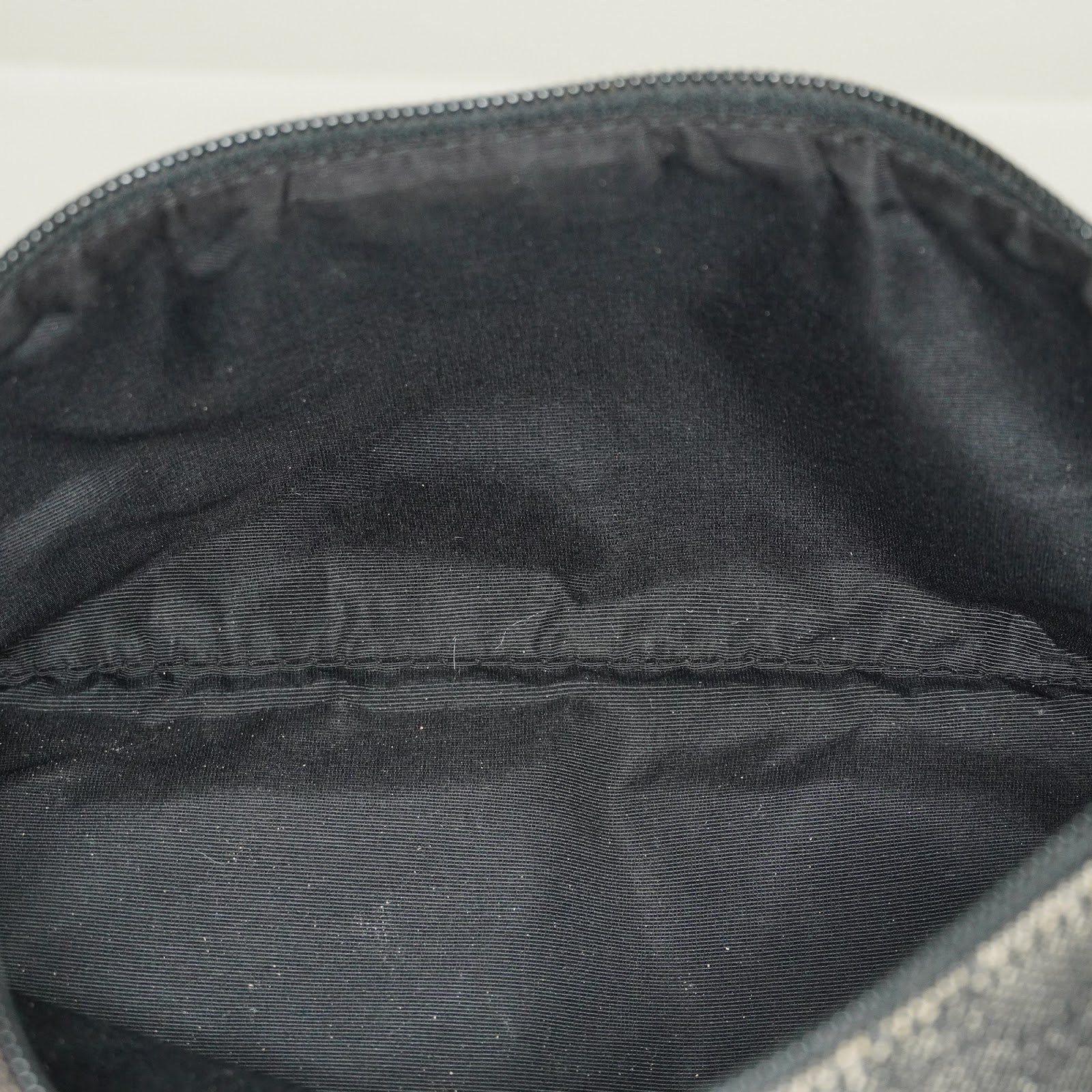 Gucci GG Canvas Boat Pochette Accessory Pouch Bag Gray Black Used 08E012530012