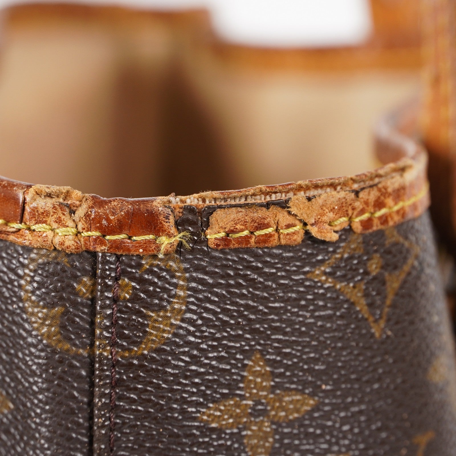 LOUIS VUITTON Monogram Bucket GM Shoulder Bag LV vintage M42236 05E102640013