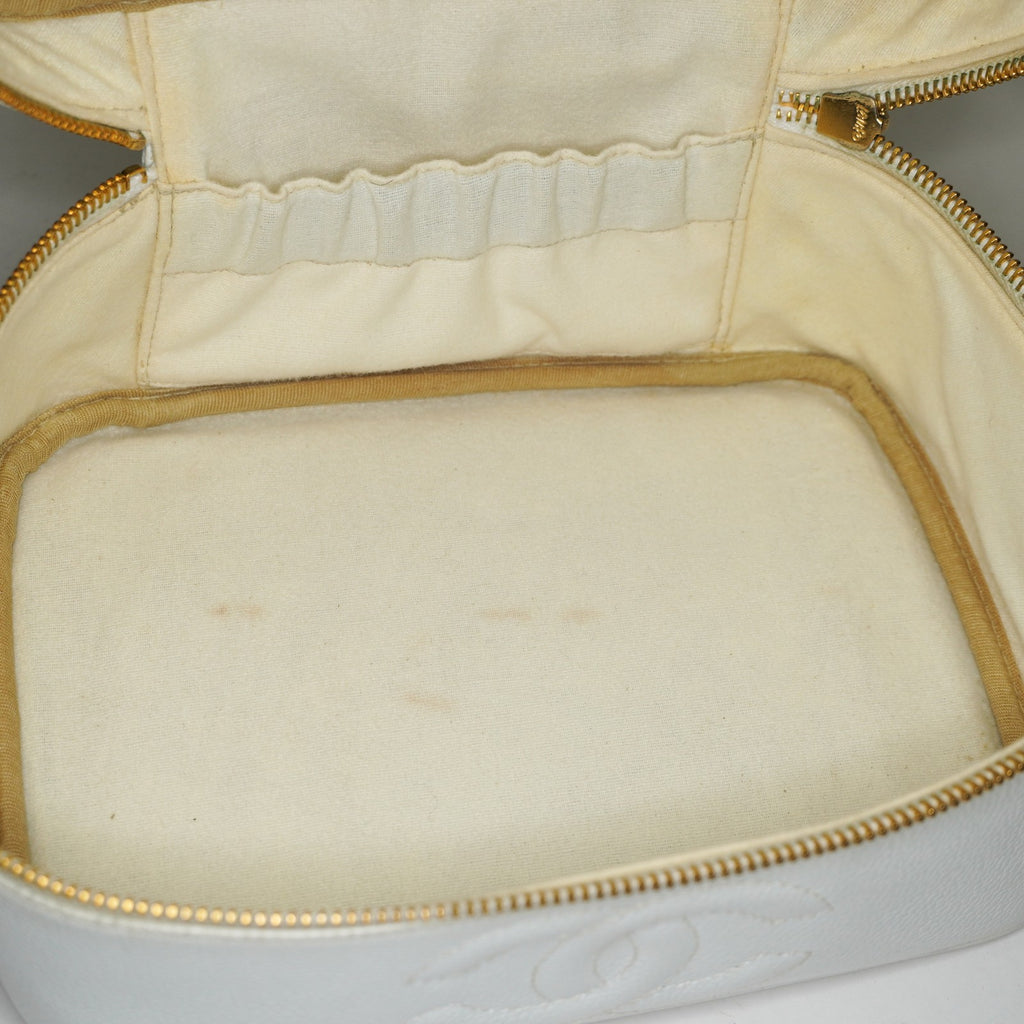 Chanel Caviar Skin White Vanity Case Cosmetic Pouch CC Logo Used 06E105830030