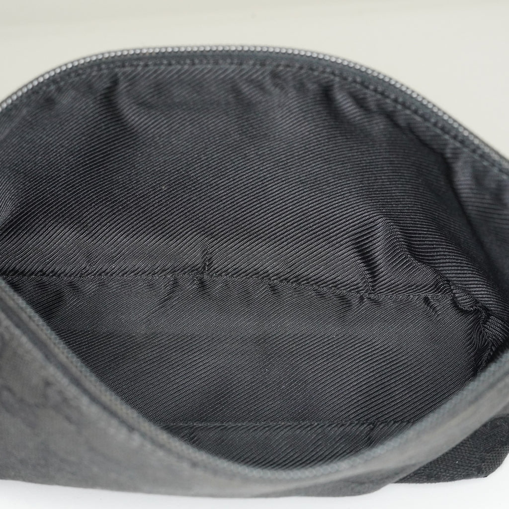 Gucci GG Canvas Boat Pochette Black Shoulder Pouch Bag Vintage Used 08E052090002