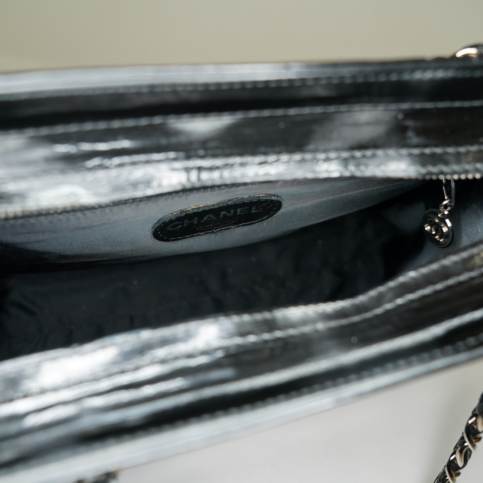 CHANEL CC Logo Chain Shoulder Tote Bag Patent Leather Vintage Black 03E255170011
