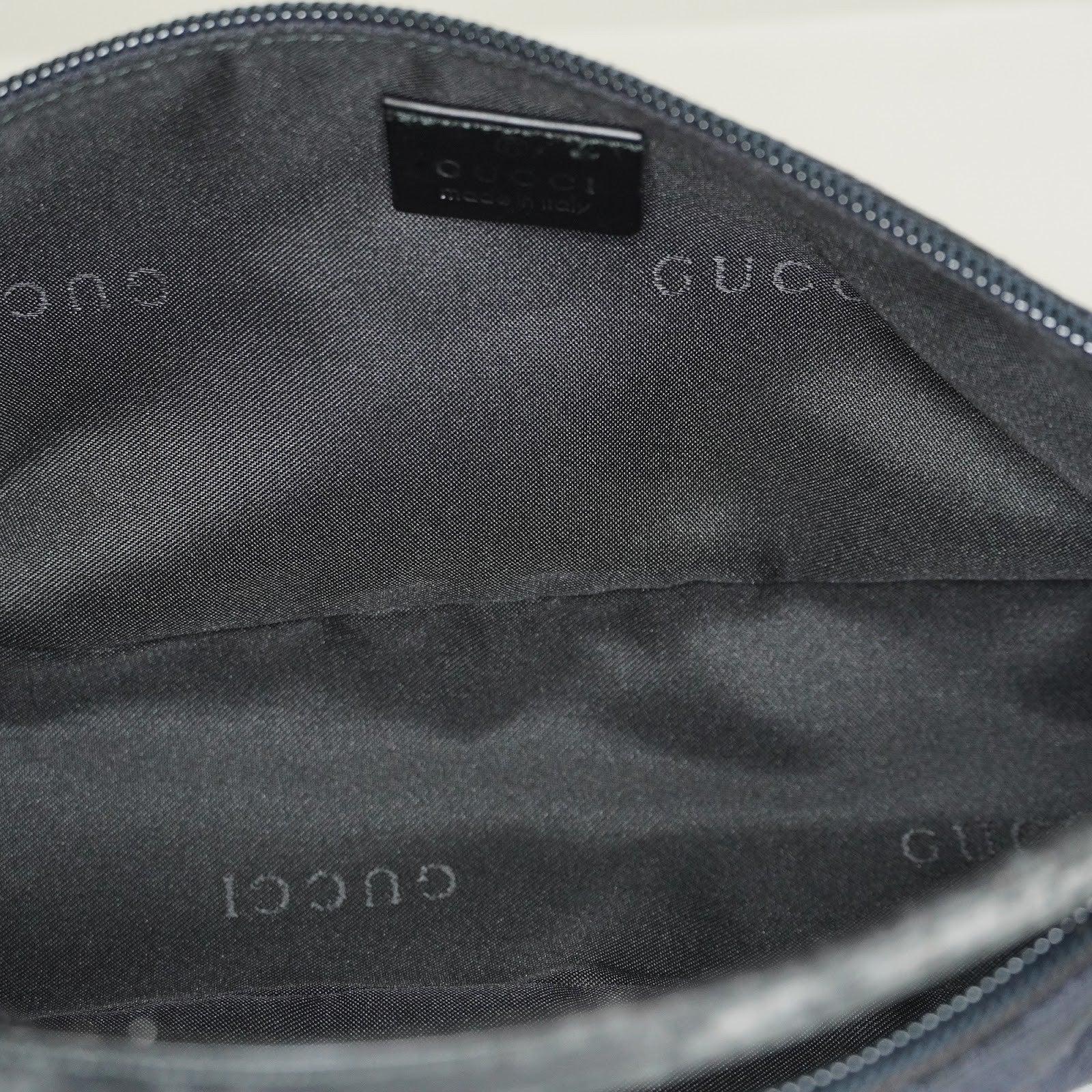 GUCCI GG Canvas Boat Pochette Shoulder Bag 22cm Black Vintage Used 08E172090010
