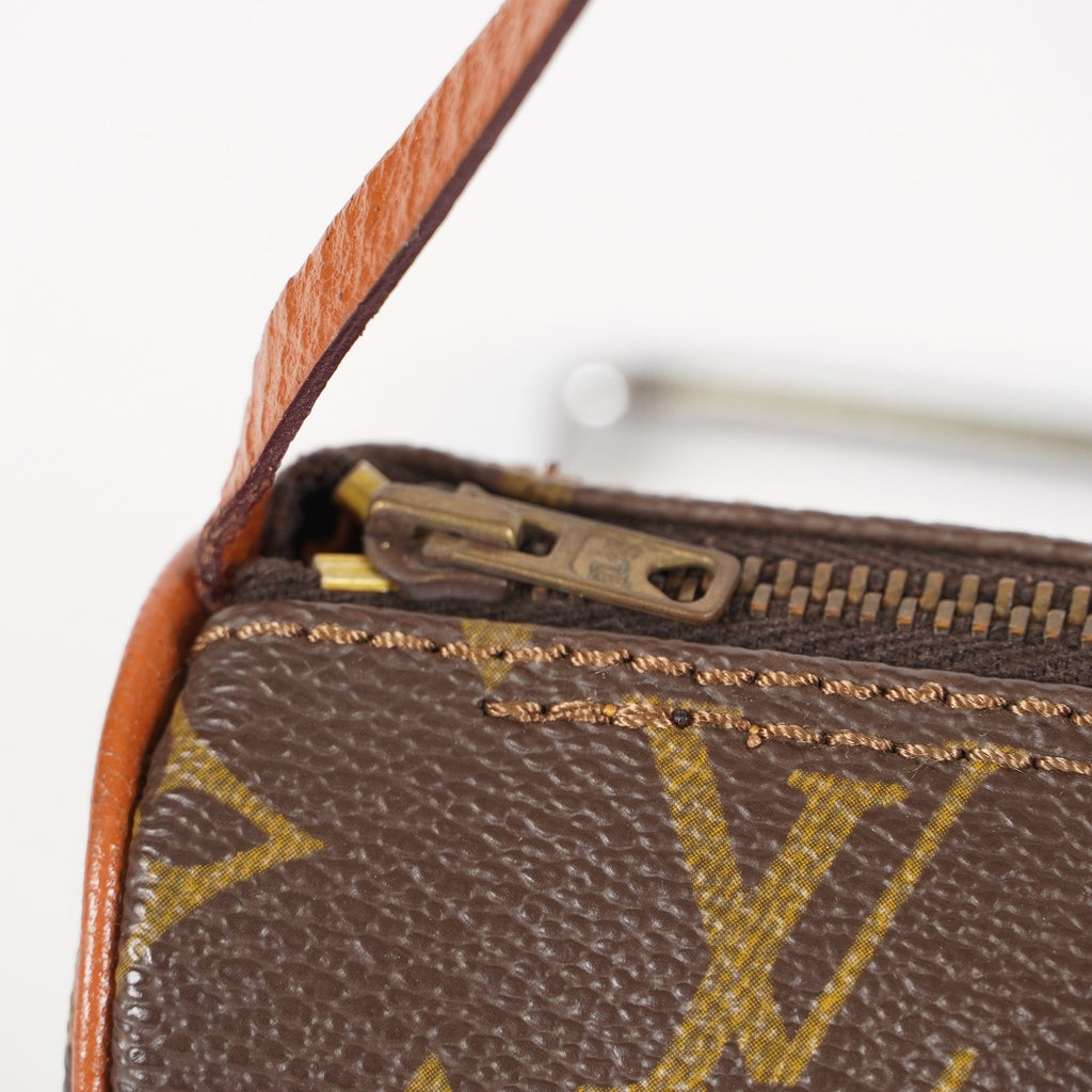 LOUIS VUITTON Monogram Papillon Pouch LV Auth vintage 05E552310016