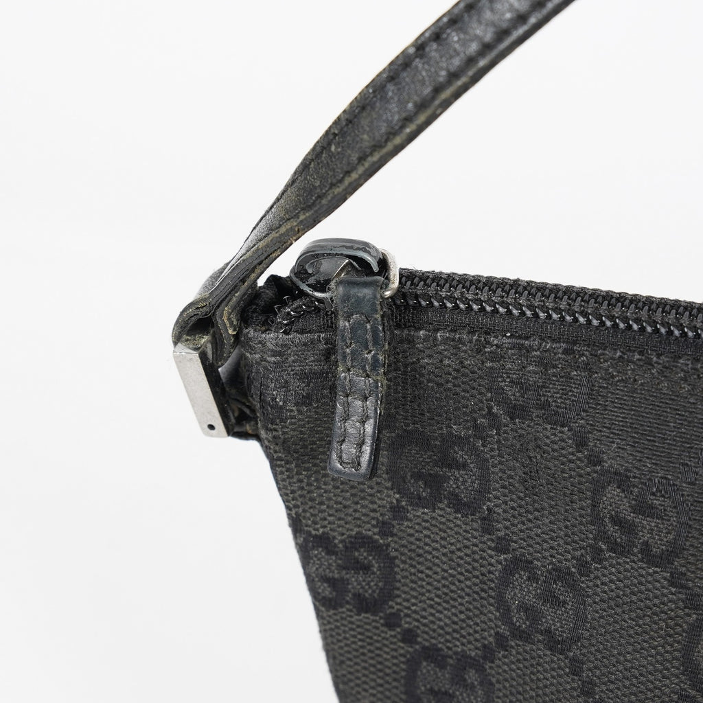 Gucci GG Canvas Boat Pochette Black Shoulder Pouch Bag Vintage Used 08E052090002