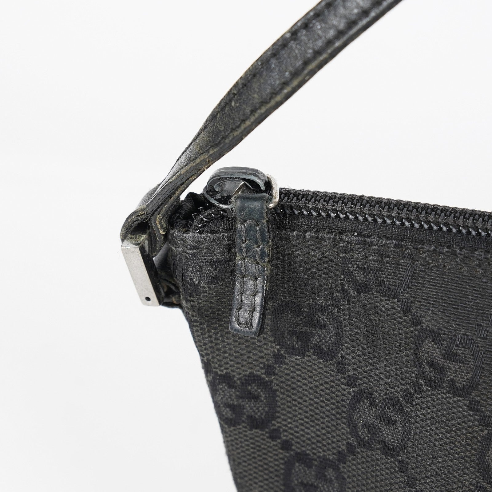 Gucci GG Canvas Boat Pochette Black Shoulder Pouch Bag Vintage Used 08E052090002