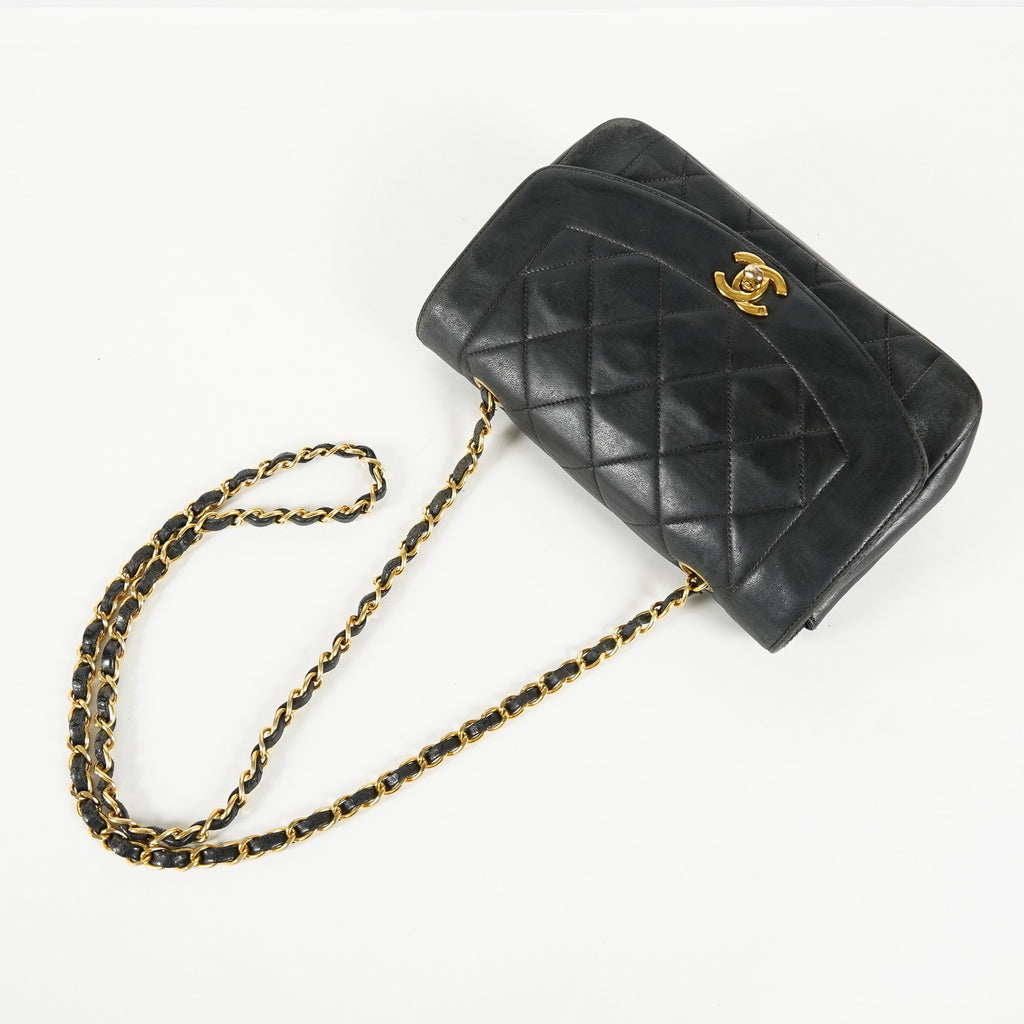 Chanel Diana 22 Flap Bag Black Lambskin Chain Shoulder Bag 09E0130470011