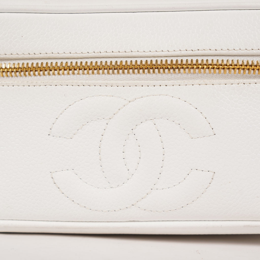 Chanel Caviar Skin White Vanity Case Cosmetic Pouch CC Logo Used 06E105830030