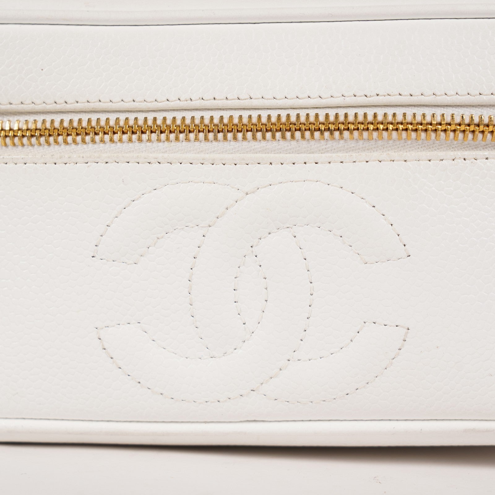 Chanel Caviar Skin White Vanity Case Cosmetic Pouch CC Logo Used 06E105830030
