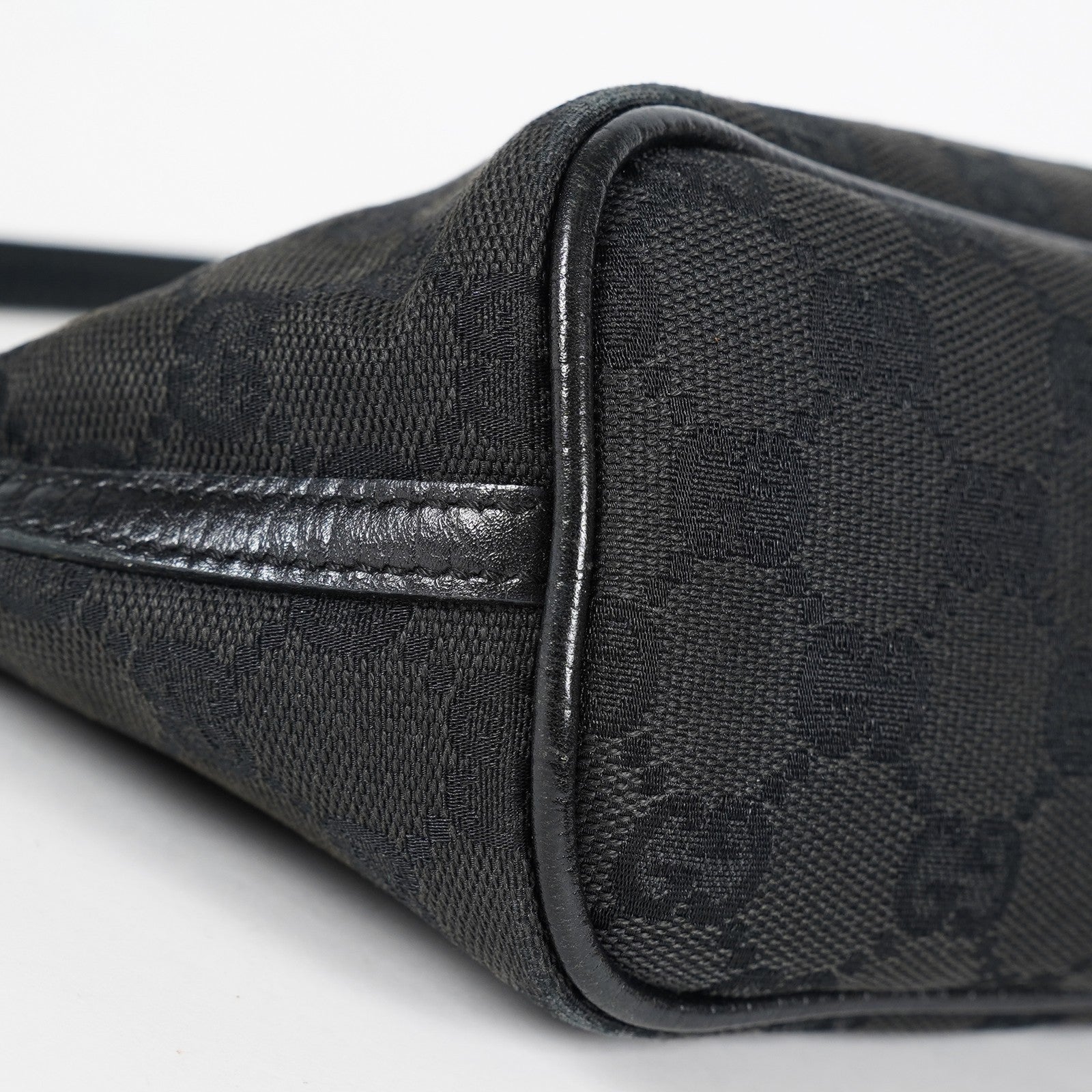 Gucci GG Canvas Boat Pochette 22cm Black Leather Trim Vintage Used 07E022310029