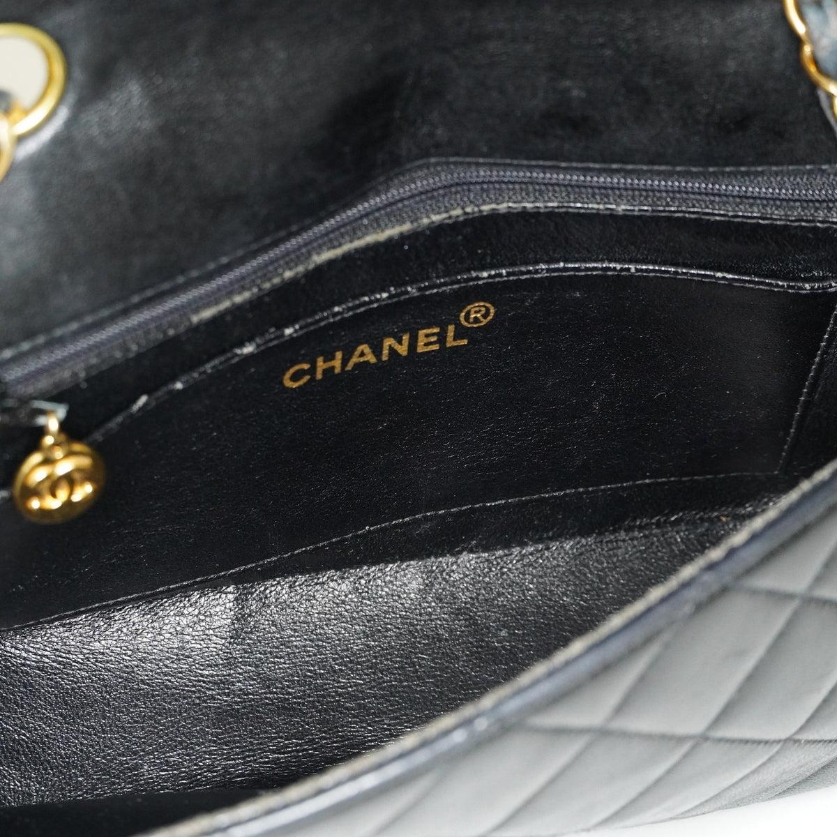 Chanel Diana 22 Flap Bag Black Lambskin Chain Shoulder Bag 09E0130470011
