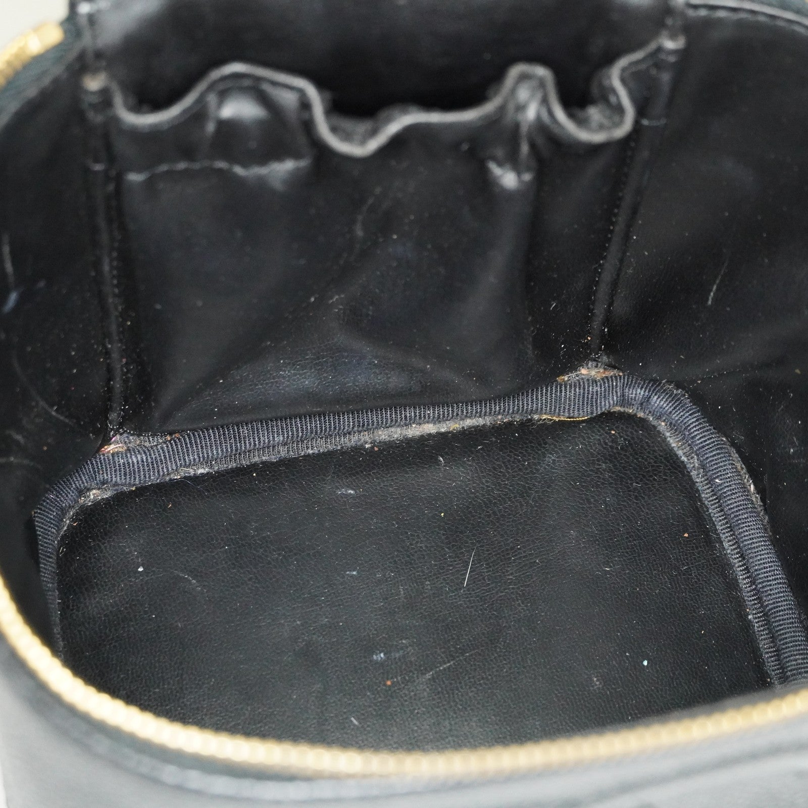 Chanel Caviar Skin CC Vanity Bag 16cm Black Leather Vintage Used 07E016820029