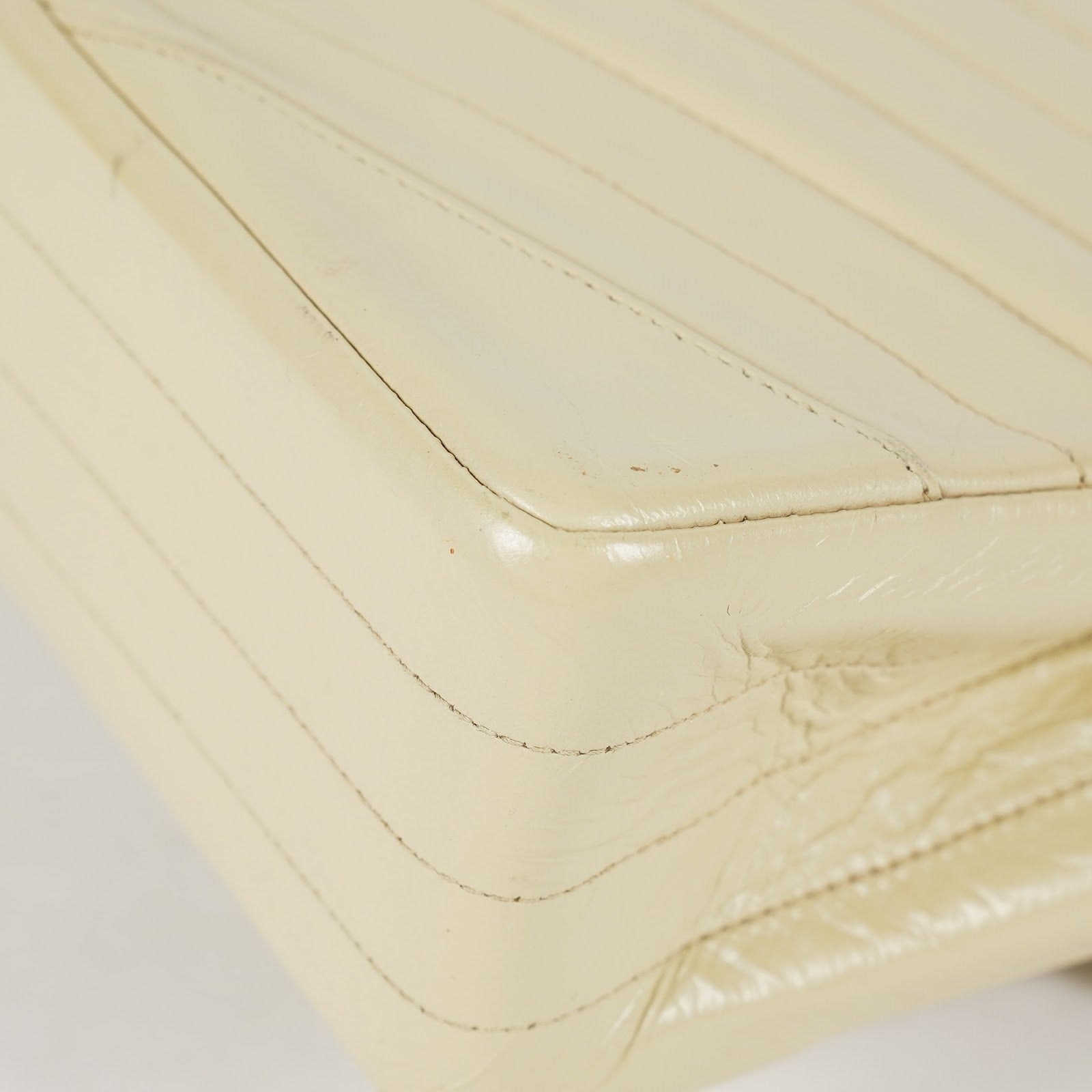 CHANEL Vintage V Stitch Flap Chain Shoulder Bag 25cm Beige Lambskin 08E077370012