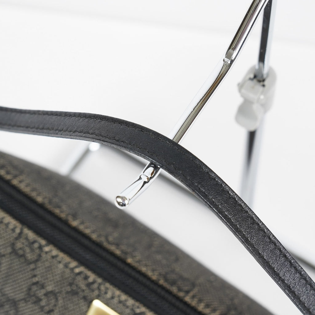 Gucci GG Canvas Boat Pochette Accessory Pouch Bag Gray Black Used 08E012530012