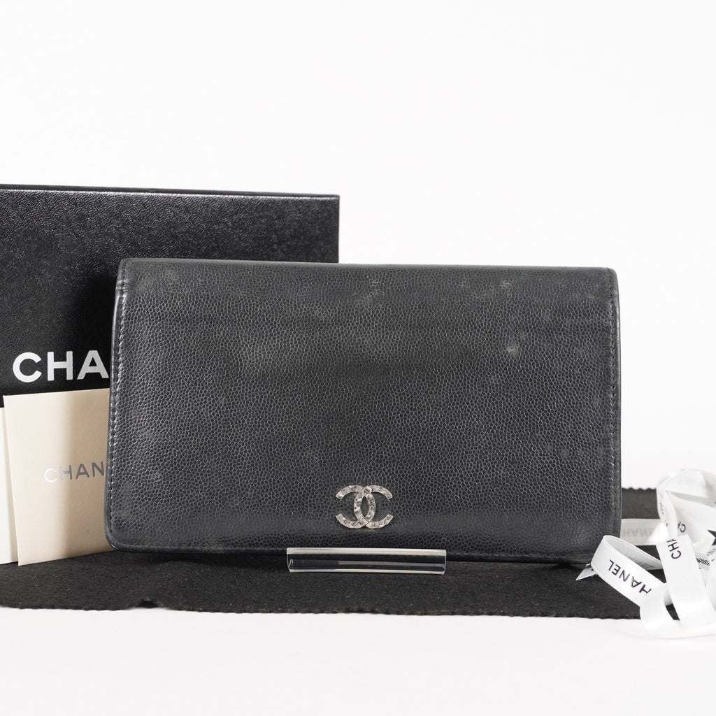 Vintage CHANEL Leather Black Bifold Wallet Classic Purse 05E412310016