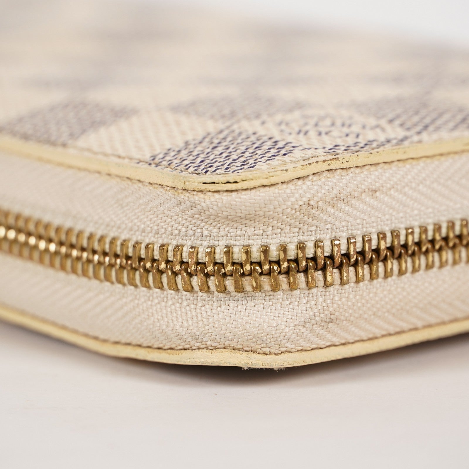 Louis Vuitton Zippy Wallet Damier Azur White Round Long PVC vintage 03T082000009