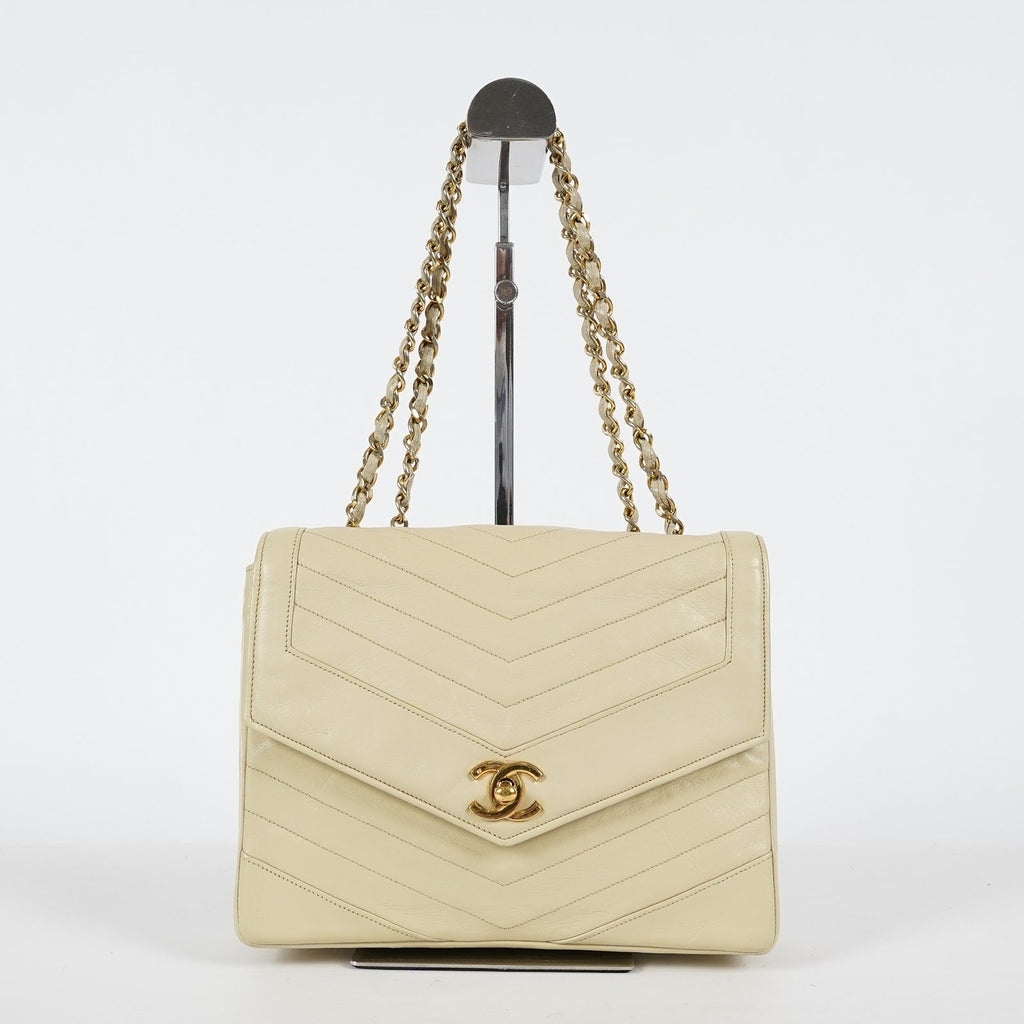 CHANEL Vintage V Stitch Flap Chain Shoulder Bag 25cm Beige Lambskin 08E077370012