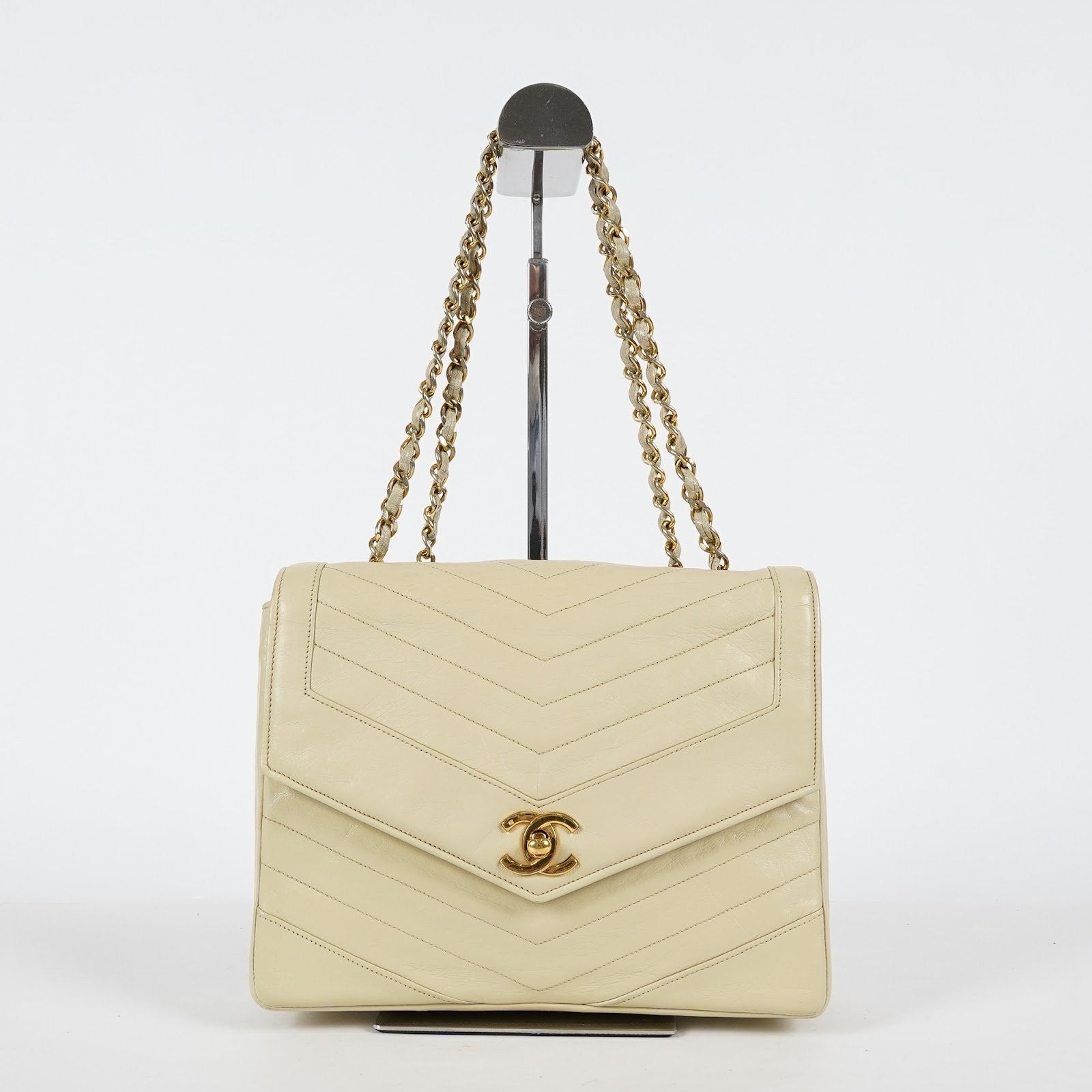 CHANEL Vintage V Stitch Flap Chain Shoulder Bag 25cm Beige Lambskin 08E077370012