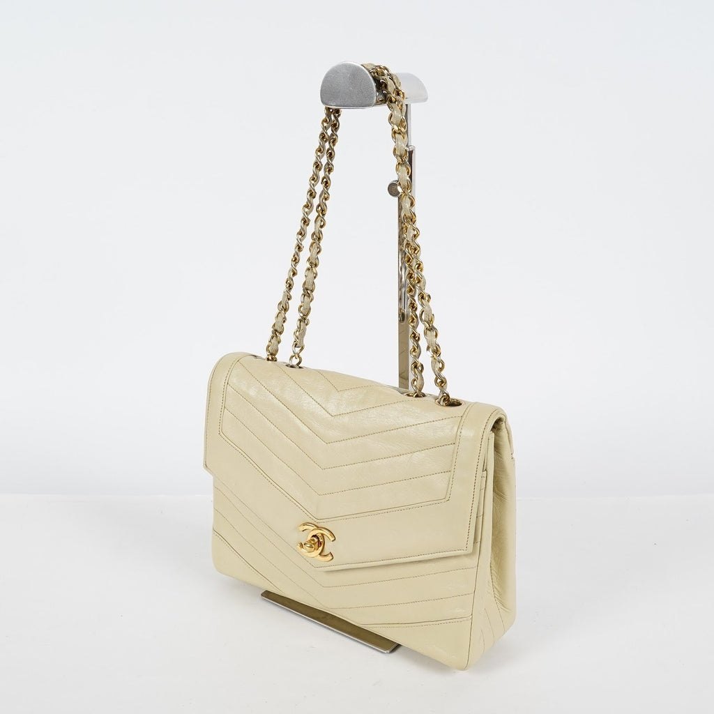 CHANEL Vintage V Stitch Flap Chain Shoulder Bag 25cm Beige Lambskin 08E077370012