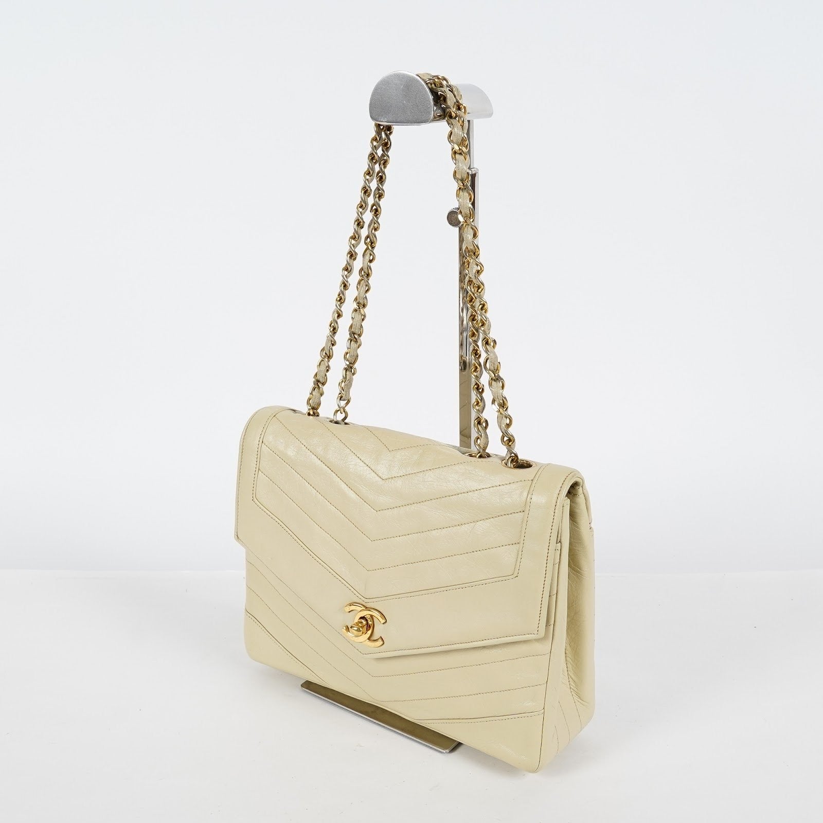 CHANEL Vintage V Stitch Flap Chain Shoulder Bag 25cm Beige Lambskin 08E077370012