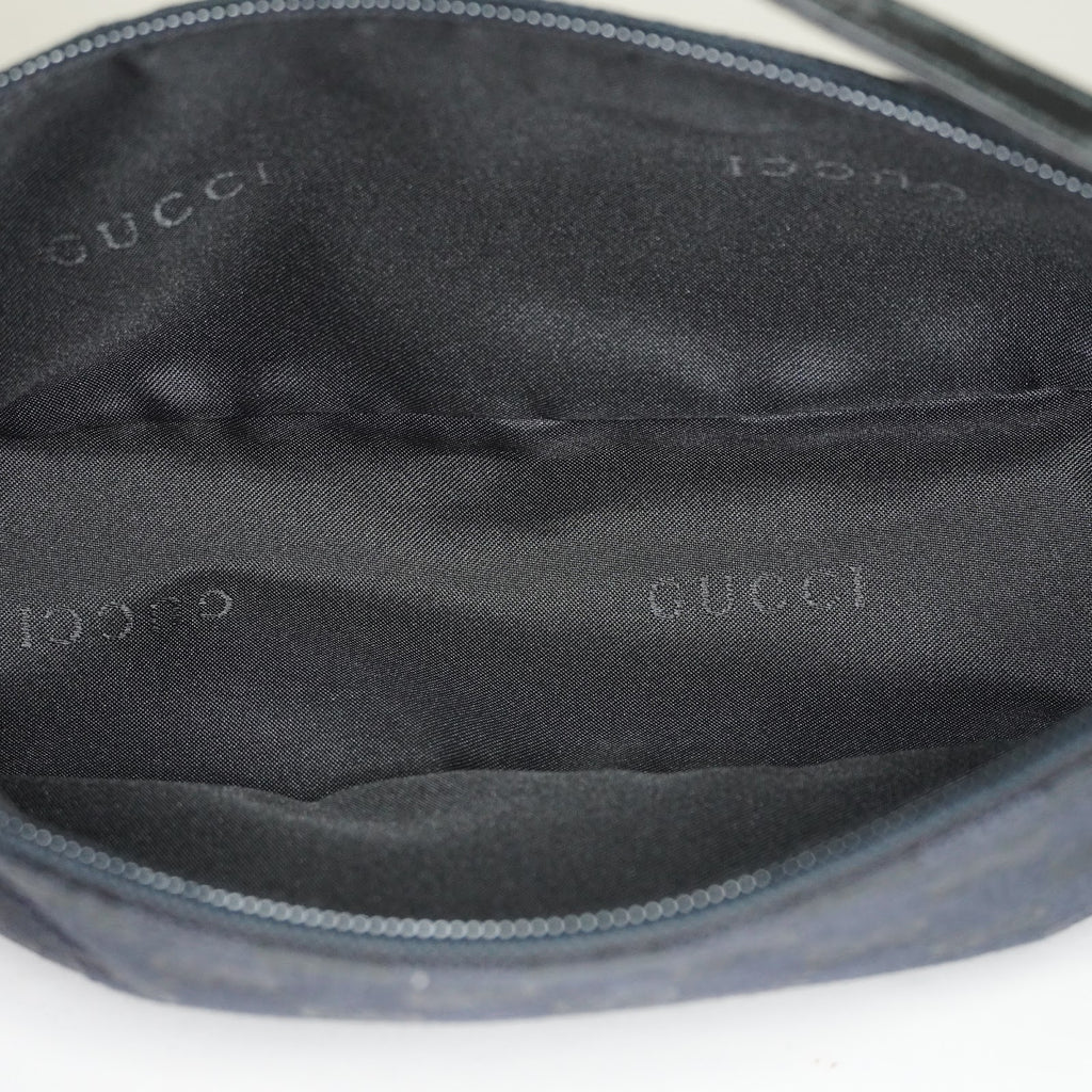 GUCCI GG Canvas Boat Pochette Shoulder Bag 22cm Black Vintage Used 08E172090010