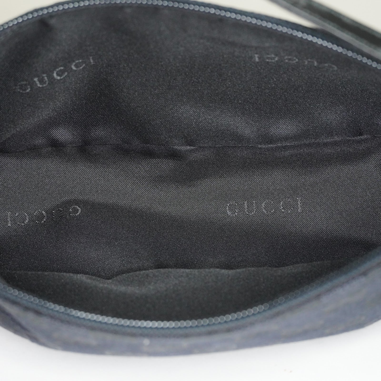 GUCCI GG Canvas Boat Pochette Shoulder Bag 22cm Black Vintage Used 08E172090010