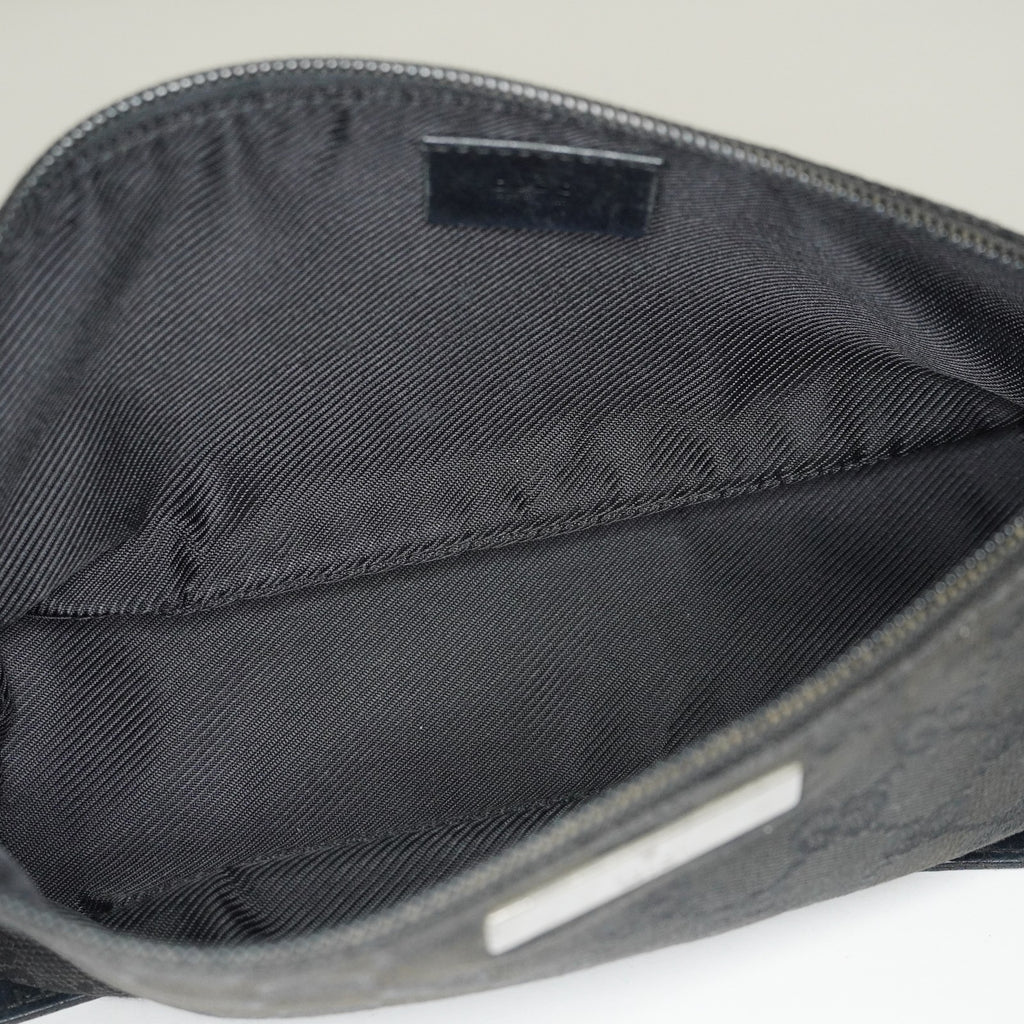 Gucci GG Canvas Boat Pochette Black Shoulder Pouch Bag Vintage Used 08E052090002