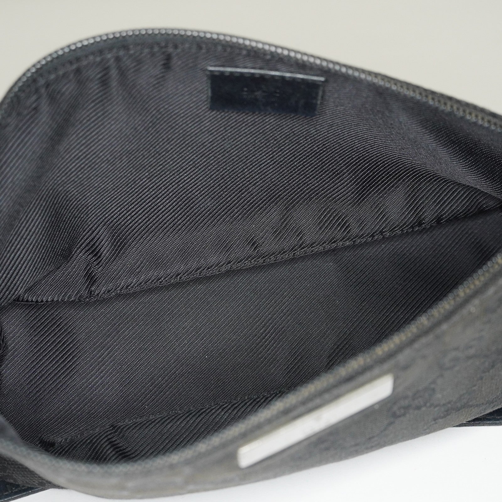 Gucci GG Canvas Boat Pochette Black Shoulder Pouch Bag Vintage Used 08E052090002