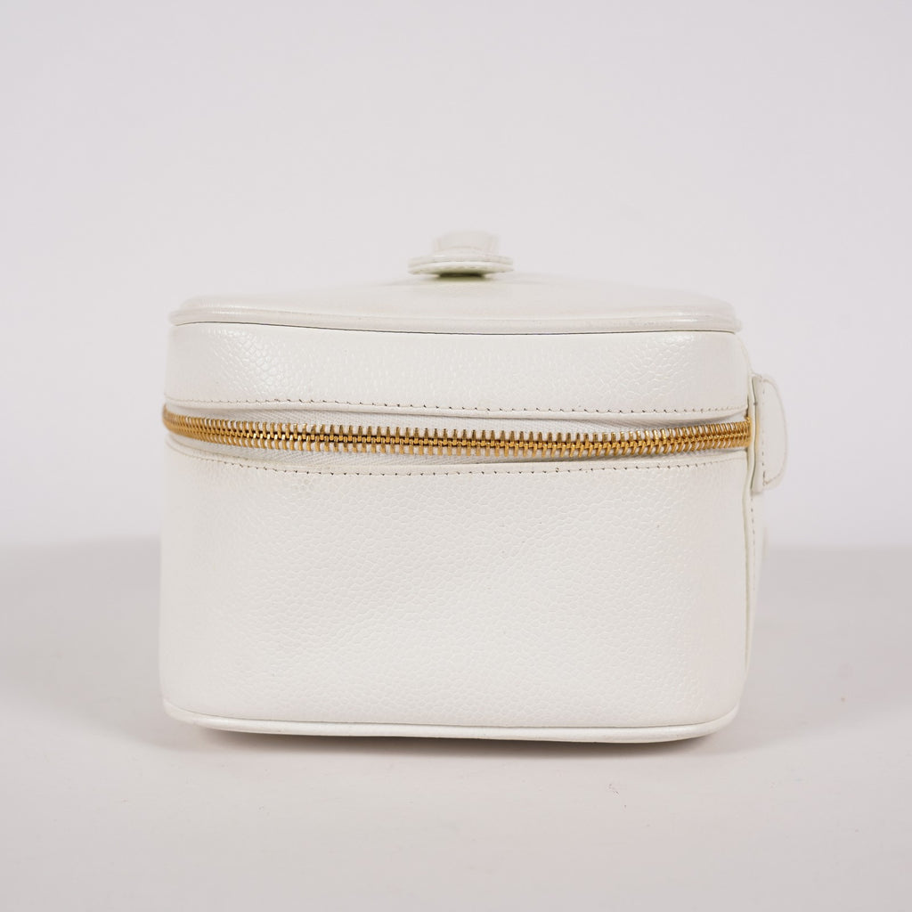 Chanel Caviar Skin White Vanity Case Cosmetic Pouch CC Logo Used 06E105830030
