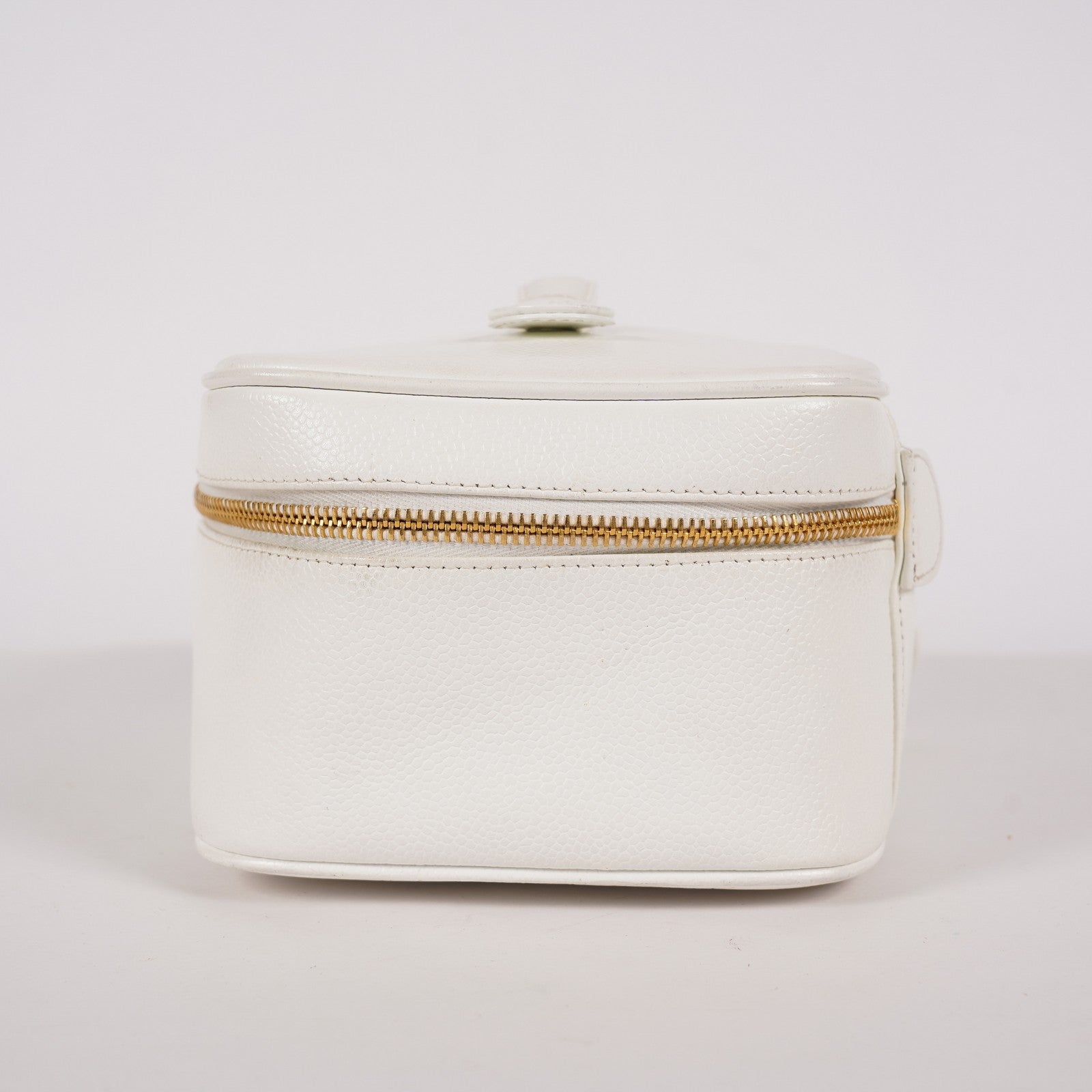 Chanel Caviar Skin White Vanity Case Cosmetic Pouch CC Logo Used 06E105830030