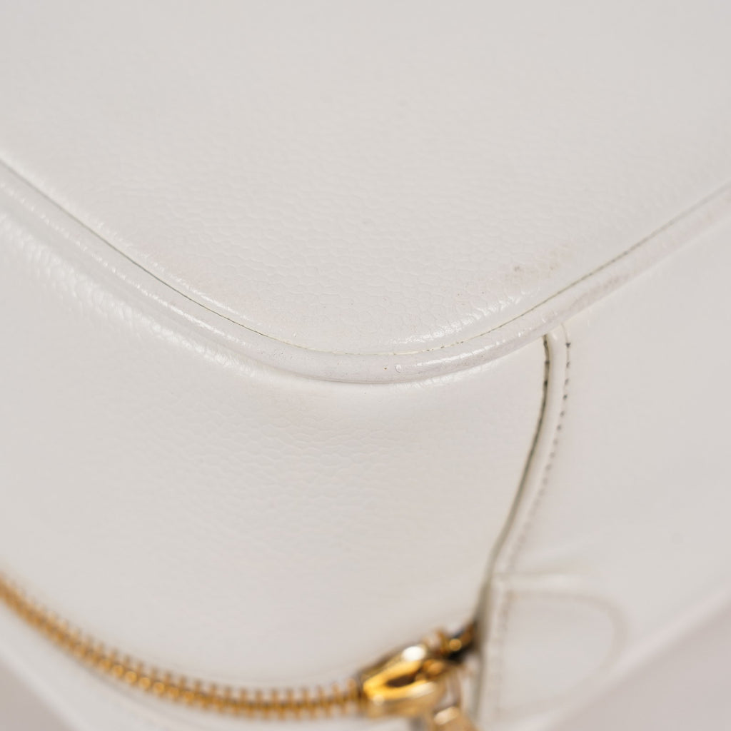 Chanel Caviar Skin White Vanity Case Cosmetic Pouch CC Logo Used 06E105830030