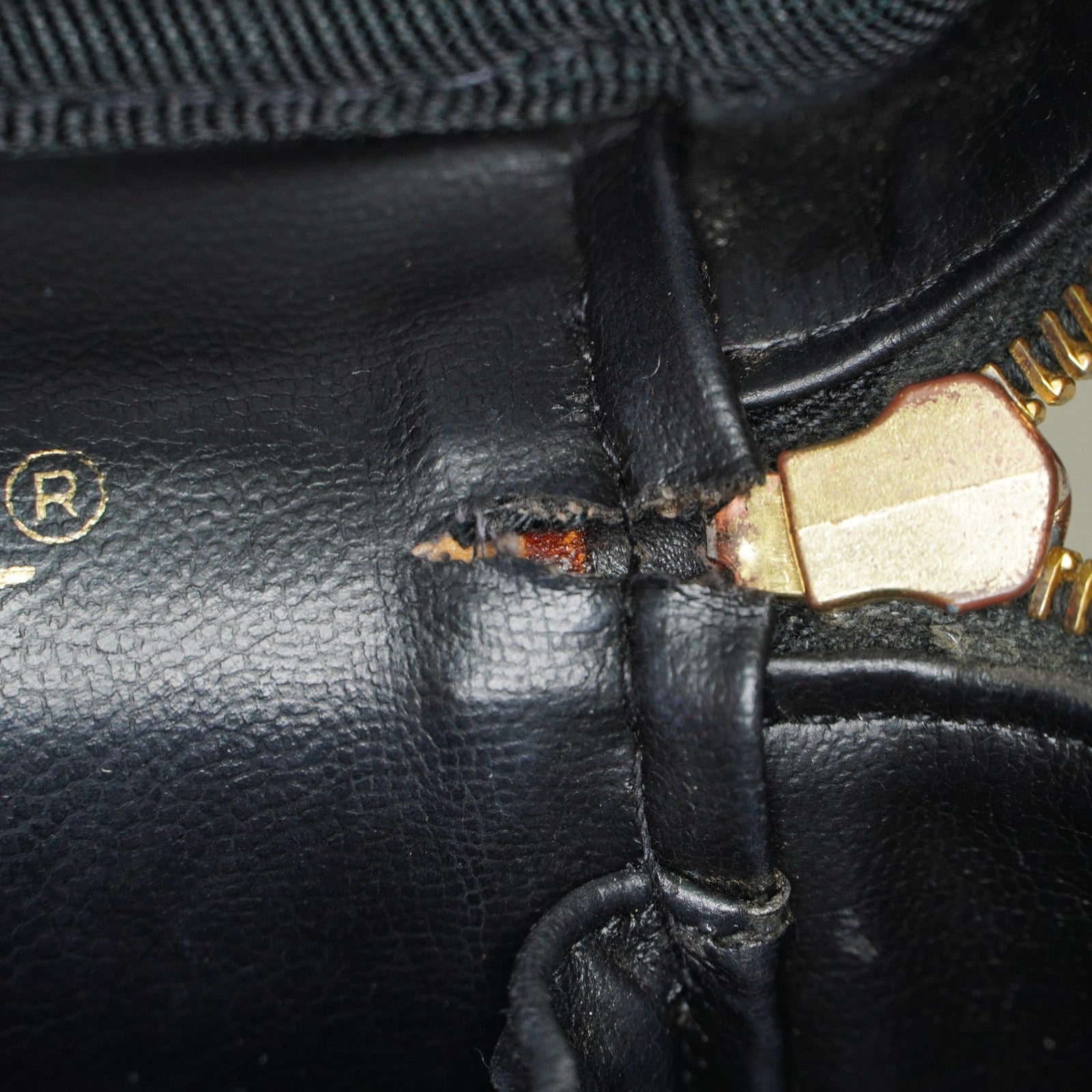 CHANEL Caviar Skin CC Vanity Bag Black Gold Hardware Vintage Case 08E047150002