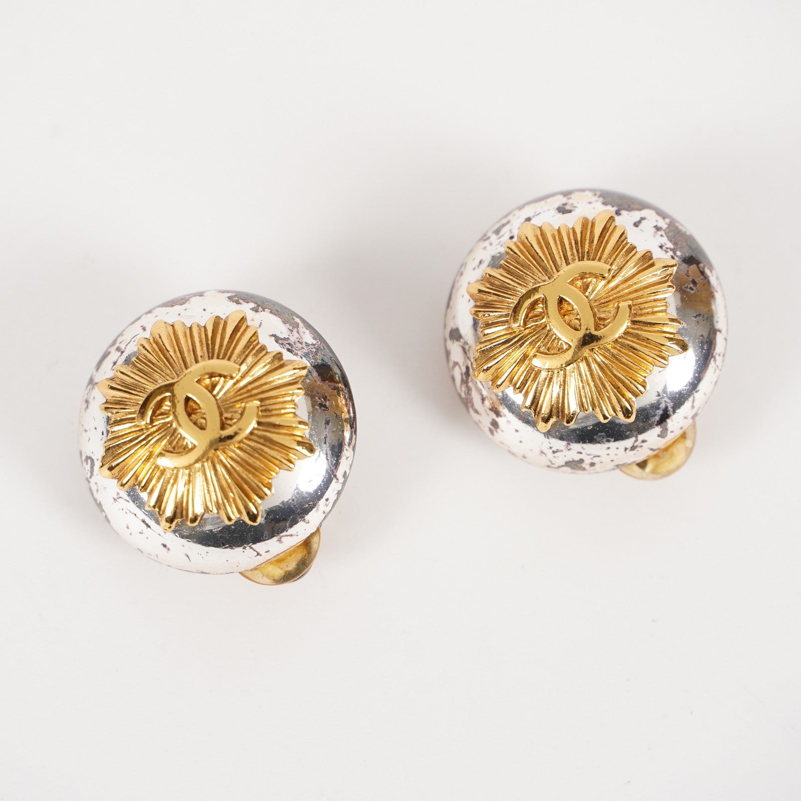 CHANEL Earrings Coco Mark CC Gold Tone Logo Medal Round Coin 05E601870016