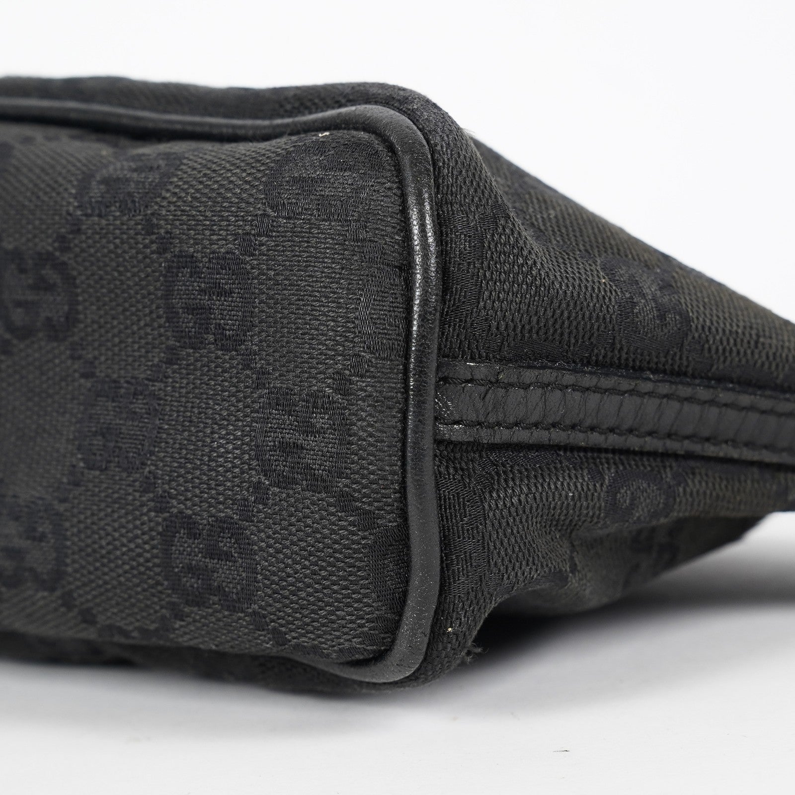 Gucci GG Canvas Boat Pochette Black Shoulder Pouch Bag Vintage Used 08E052090002