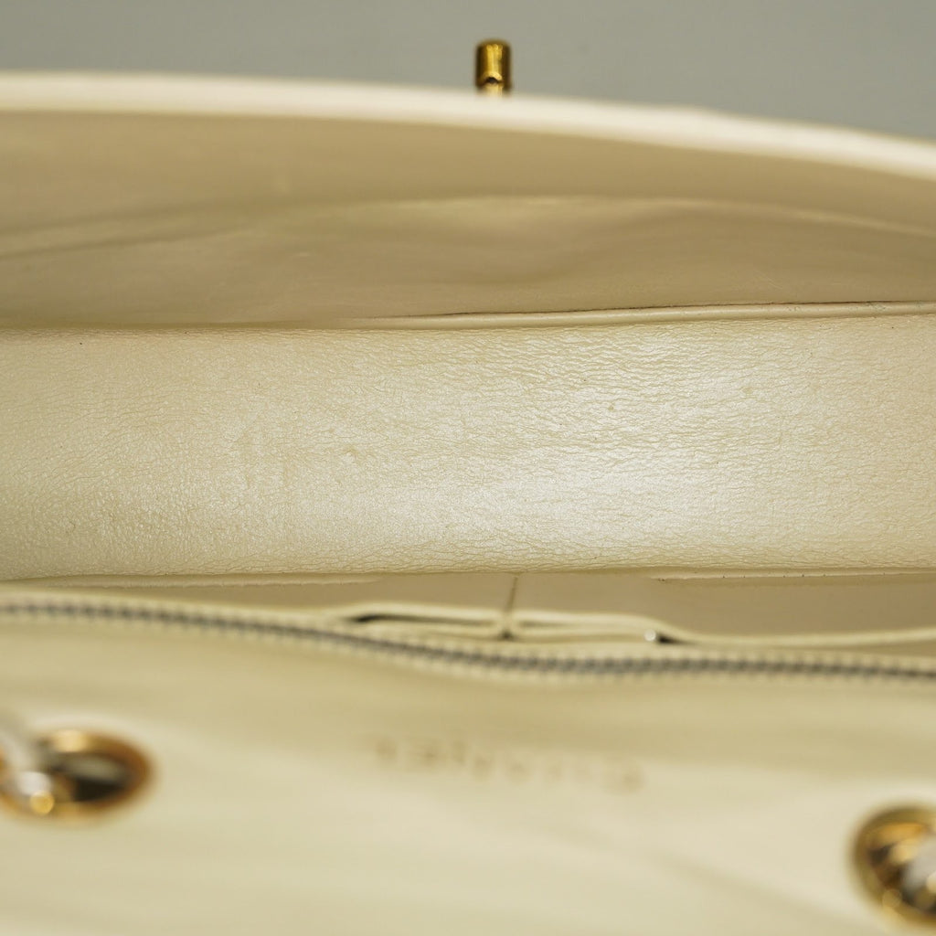 CHANEL Vintage V Stitch Flap Chain Shoulder Bag 25cm Beige Lambskin 08E077370012