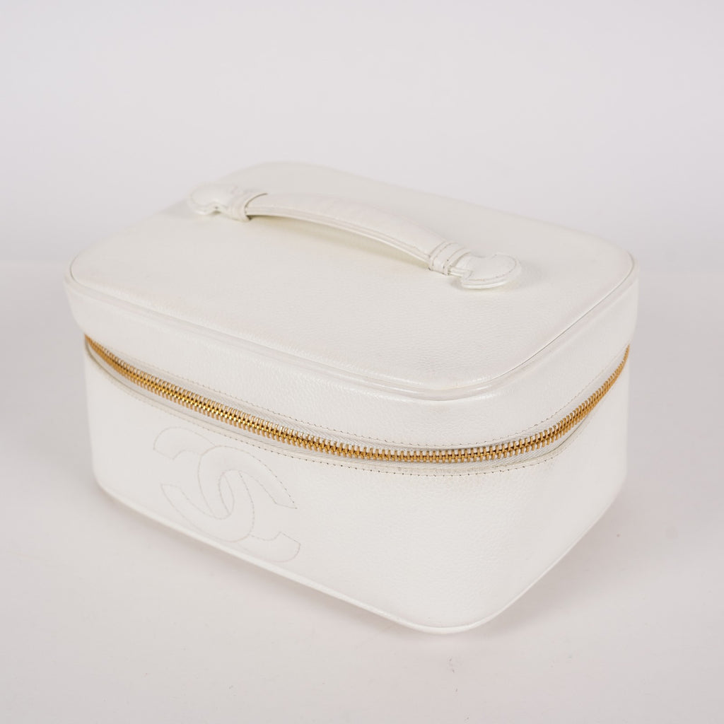 Chanel Caviar Skin White Vanity Case Cosmetic Pouch CC Logo Used 06E105830030