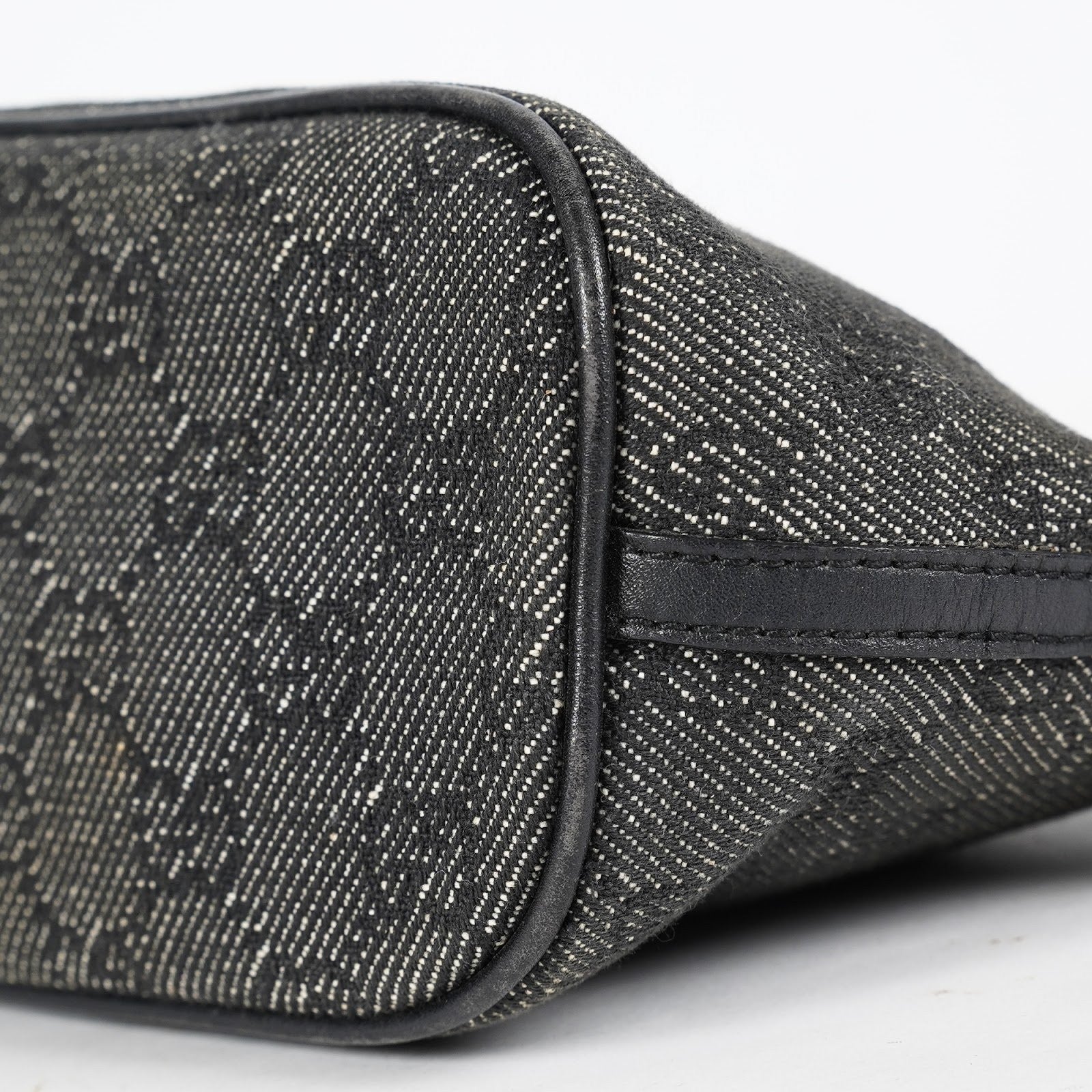 Gucci GG Canvas Boat Pochette Accessory Pouch Bag Gray Black Used 08E012530012