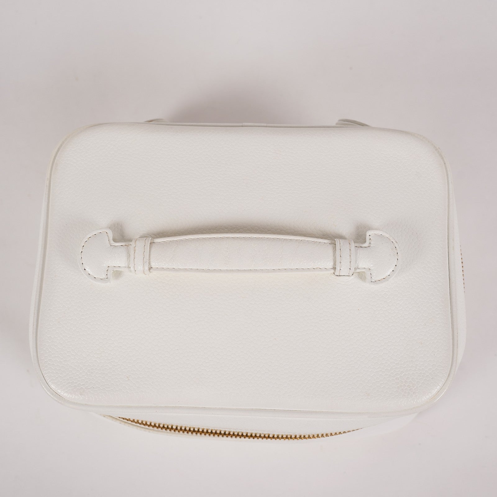 Chanel Caviar Skin White Vanity Case Cosmetic Pouch CC Logo Used 06E105830030
